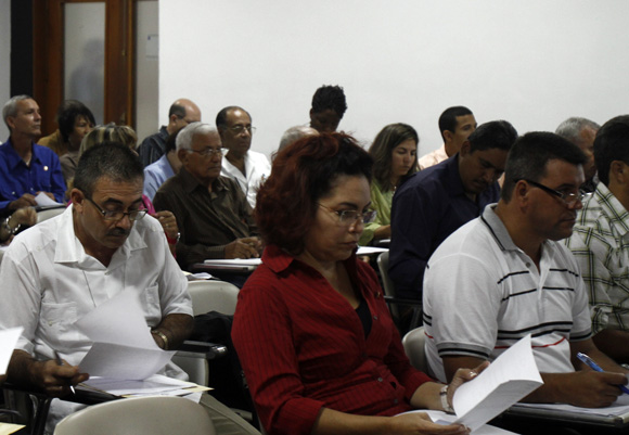 Se reúnen comisiones permanentes de trabajo de la Asamblea Nacional del Poder Popular. Foto: Ladyrene Pérez/Cubadebate.