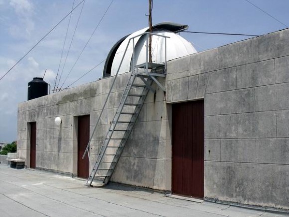 El Observatorio Astronómico de la Universidad de La Habana está ubicado en la tercera planta del edificio Felipe Poey, donde está situada actualmente la Facultad de Matemática y Computación. Foto: Osmel Cruzata Montero.