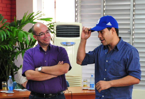 Randy y Danil Rojas, forista que firma con el seudónimo Latinoamericano. Foto: Ladyrene Pérez/Cubadebate.