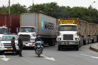 Los camioneros iniciaron desde la madrugada un cese de actividades. Foto: Archivo.