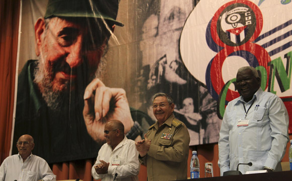 Preside Raúl Castro sesión plenaria del VIII Congreso de los Comité de Defensa de la Revolución. Foto: Ismael Francisco/Cubadebate.