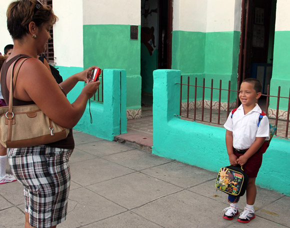 "Una foto para papá".  Foto: Ismael Francisco/Cubadebate.