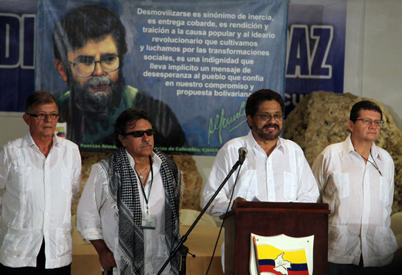 Delegacion de las FARC-EP, a los dialogos de Paz. Foto: Ismael Francisco/Cubadebate.