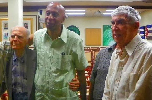 El mercenario Fariñas se reunió el pasado mes con el terrorista Posada Carriles y el despreciable Hubert Matos. Esa es la fauna que ahora apadrina Obama
