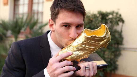 Messi con el Balón de Oro. Foto: Miguel Ruiz / FCB. 