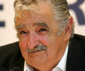 Presidente Mujica recibe a numerosa delegación cubana