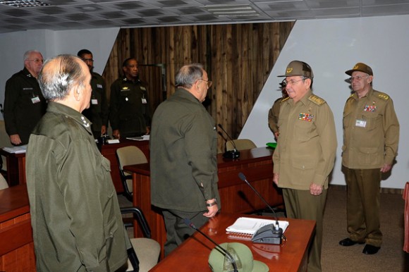 Raúl Castro visitó el Puesto de Dirección del Órgano de la Seguridad y el Orden Interior. Foto: Estudios Revolución