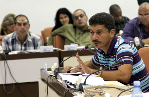 Ricardo García diputado por la provincia de Granma en la Comisión Agroalimentaria. Foto: Ismael Francisco/Cubadebate.