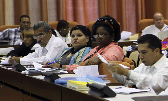 Sesionan comisiones permanentes de trabajo del parlamento cubano. Foto: Ladyrene Pérez/Cubadebate.