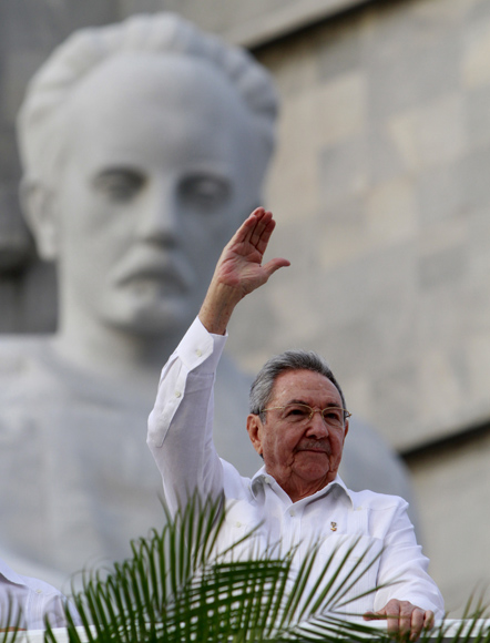 Raúl Castro durante el desfile por el 1ro de Mayo en La Habana. Foto: Ismael Francisco/CUBADEBATE