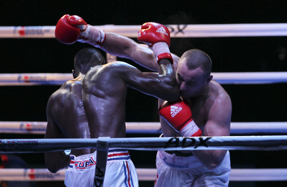 Erislandy Savón de Cuba en 91 kg le ganó a Vitaly  Kudukhov. Foto: Ismael Francisco/Cubadebate.