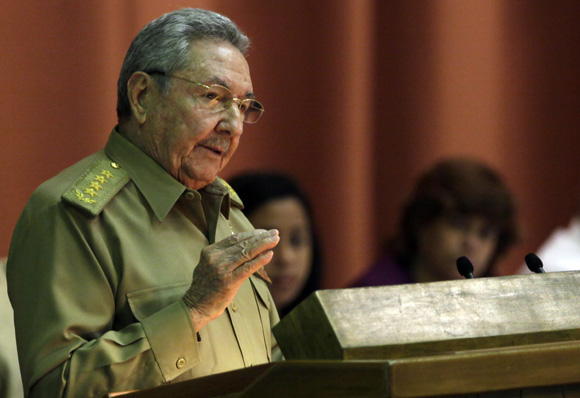 Clausura Raúl Castro, presidente de Cuba, sesión plenaria del parlamento cubano.  Foto: Ismael Francisco/cubadebate.