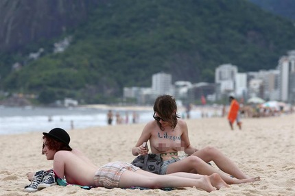 Derecho al topless en Brasil. Foto: EFE
