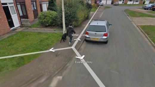 Wendy Southgate pasea a su perro en Google Street View.