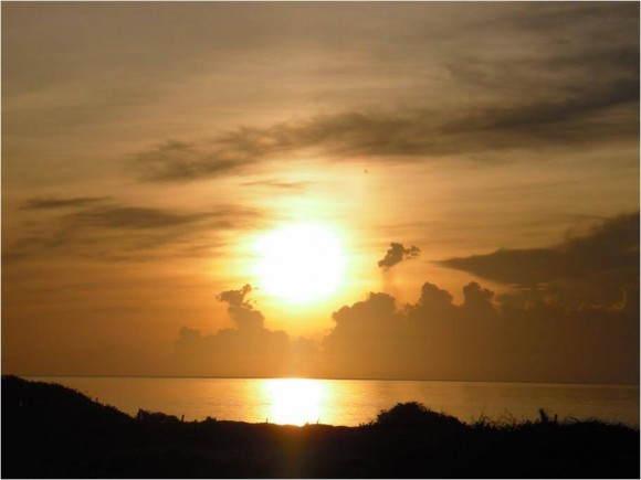El primer amanecer en Cuba. Salida del Sol en Maisí. Foto: Alexander Cadena Matos, Profesor del Centro Universitario Municipal