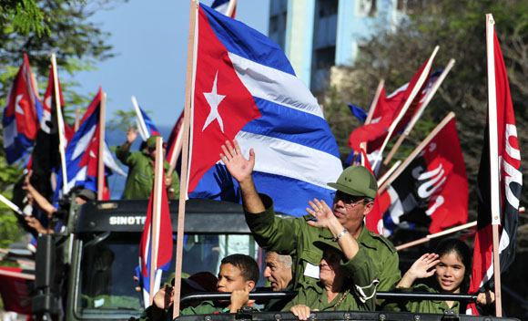 El pueblo habanero saluda a la Caravana de la Libertad, a su llegada y recorrido por la provincia. Foto: Ladyrene Pérez/Cubadebate.