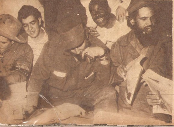 Garcy, el rebelde de copia barba, al lado de Fidel durante una visita del Comandante en Jefe a la Revista Bohemia en los primeros días del triunfo. Foto: cortesía personal de combatiente Pablo Humberto Garcy Castro.