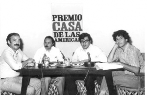 José Emilio Pacheco en la Casa de las Américas en 1981 (en el centro) junto a Fayad Jamís (a su izquierda) y Juan Gelman (extrema izquierda). A la derecha  Antonio Cisneros. Foto: Archivo de Casa de las Américas/Cubadebate