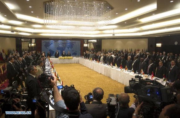 Naciones Unidas había manifestado sus expectativas de conocer con tiempo las delegaciones de las partes, en aras de celebrar encuentros previos al de mañana, cuando Brahimi será anfitrión de las conversaciones.