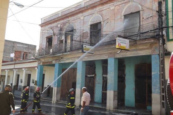 Incendio en "El Incendio". Foto: Dunia Chinea/ Radio Guamá.