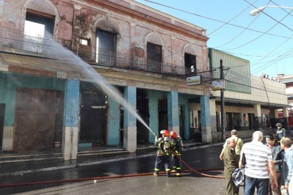 Incendio en "El Incendio". Foto: Dunia Chinea/ Radio Guamá.