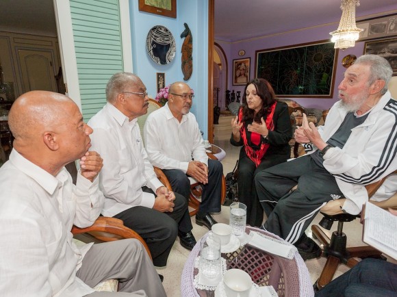 Fidel Castro Ruz, líder histórico de la Revolución, recibió a Desiré Delano Bouterse, Presidente de la República de Suriname, quien asistió a la II Cumbre de la Comunidad de Estados Latinoamericanos y Caribeños que acaba de concluir en La Habana. Foto: Alex Castro
