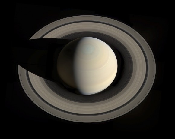 Un procesador de imágenes aficionado y el fan de Cassini, Gordan Ugarkovic,  juntó 12 fotos impresionantes de la nave espacial Cassini de la NASA y produjo una de las mejores imágenes del planeta de los anillos que hemos visto nuncFoto: NASA/JPL-Caltech/Space Science Institute/G. Ugarkovic