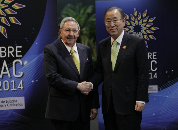 Raúl Castro y Ban Ki-moon, Secretario Geneneral de la ONU en el recibimiento a mandatarios de CELAC. Foto: Ismael Francisco/Cubadebate
