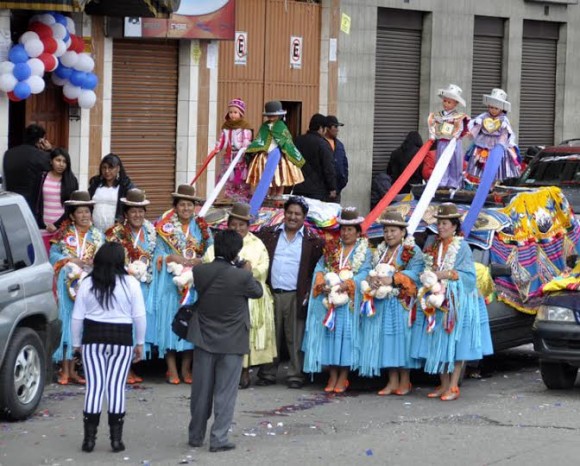 Fiesta multicolor boliviana. Foto: Kaloian.