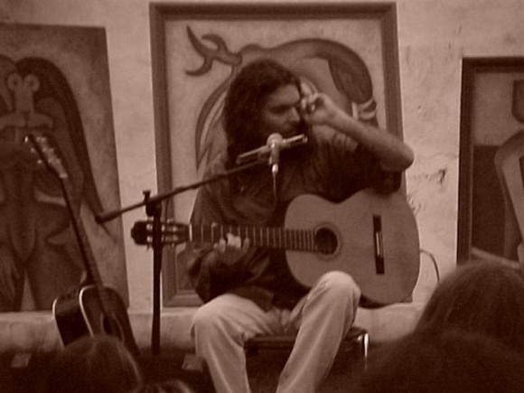 Santiago Feliú en "A guitarra limpia", del Centro Pablo. Foto: Centro Pablo.