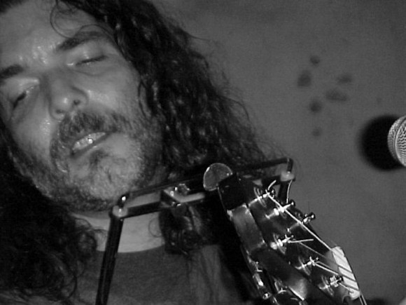 Santiago Feliú en "A guitarra limpia", del Centro Pablo. Foto: Centro Pablo.