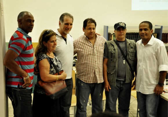De izquierda a derecha Laz, Olga Salanueva, René Gonzalez, Falcoi, Jape y Adan Iglesias. Foto: Roberto Garaycoa / Cubadebate.