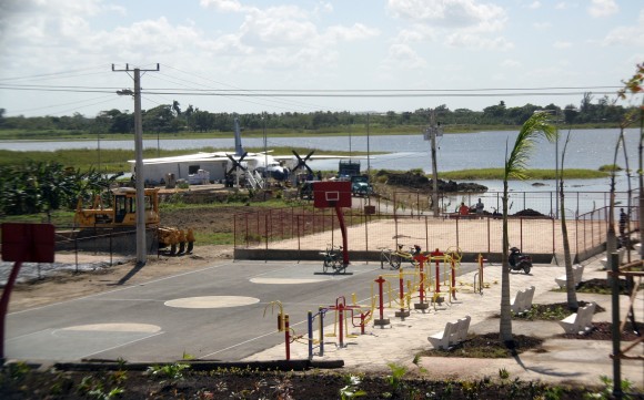 Imagen del proceso constructivo final del Parque Lago de los Sueños, 1 de febrero de 2014. Foto: Daylén Vega/Cubadebate