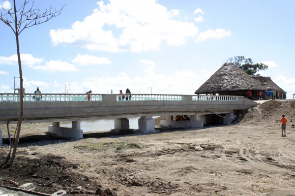 Imagen del proceso constructivo final del Parque Lago de los Sueños, 1 de febrero de 2014. Foto: Daylén Vega/Cubadebate