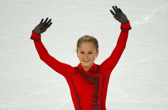 La deportista rusa Yulia Lipnítskaya, de 15 años de edad, se ha convertido en la campeona más joven en la historia de los juegos olímpicos de invierno al ganar la competición de patinaje artístico por equipos.Foto: Russia Today 
