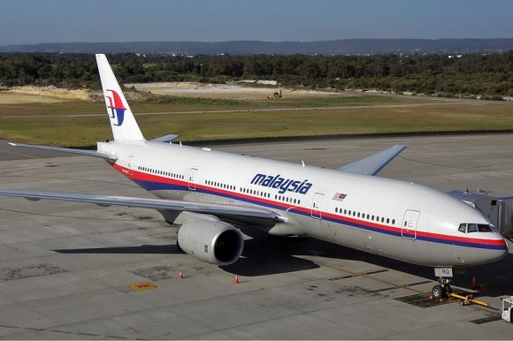 800px-Malaysia_Airlines_Boeing_777-200ER_PER_Koch-1