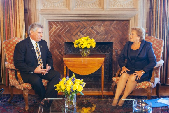 Encuentro de Díaz Canel y Michel Bachelet en el Palacio Presidencial Cerro Castillo, 11 de marzo de 2014. Foto tomada del sitio web de Michelle Bachelet.