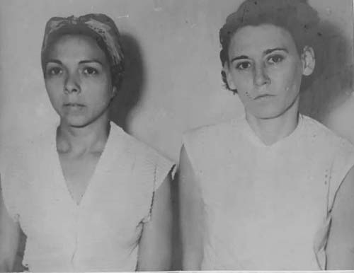 Melba Hernández y Haydée Santamaría en el Vivac de Santiago de Cuba tras su detención por participar en los sucesos del 26 de Julio de 1953