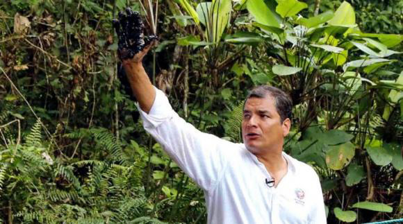 El presidente de Ecuador, Rafael Correa, lidera la campaña “La mano sucia de Chevron”. Foto: Archivo. 
