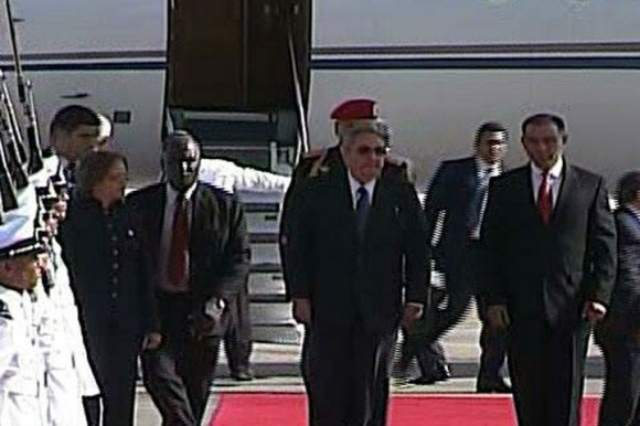 Raúl llegó a Venezuela para rendir homenaje a Chávez. Foto tomada de la TV. 
