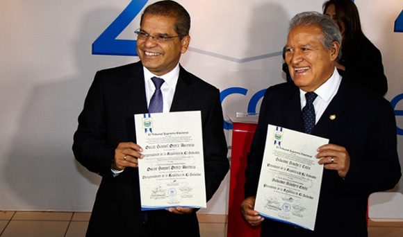 Salvador Sánchez Cerén y Oscar Ortiz