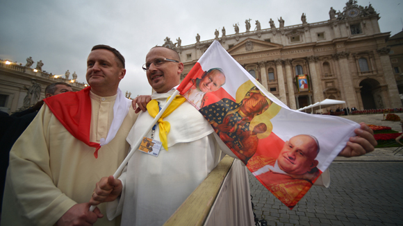 Como cada santo, los dos papas tendrán una fecha en el calendario litúrgico. Foto: AFP