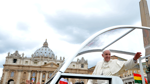 Francisco proclamó santos a Juan XXIII y Juan Pablo II. Foto: AFP