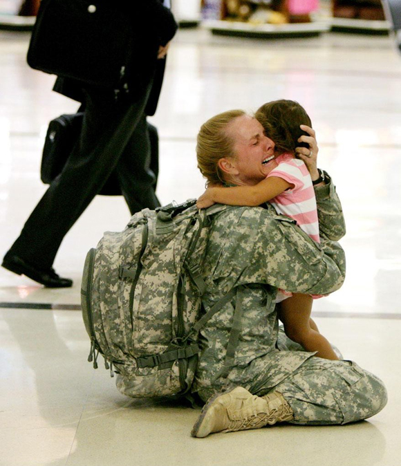 Terri Gurrola vuelve a estar con su hija después de estar 7 meses sirviendo en Irak