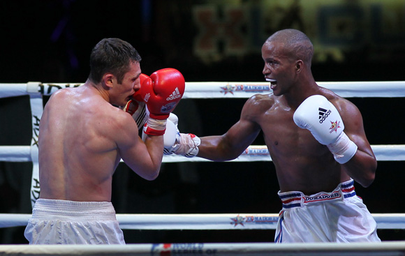 Roniel Iglesias le ganó a Andrei Zamkovoi, en los 69 kg. Foto: Ismael Francisco/Cubadebate.