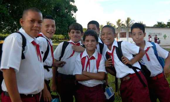 Niños de la Escuela primaria "Julio Antonio Mella", de Punta Brava, en la Lisa, La Habana. Foto: Yaimi Ravelo.