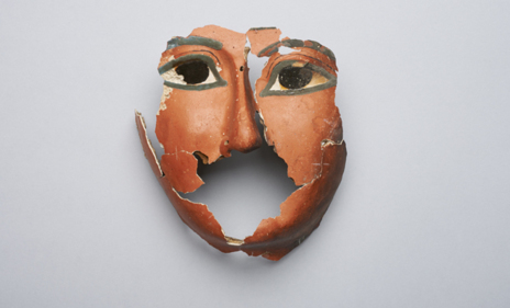 Máscara hallada en la tumba de la familia del faraón Amenhotep III.