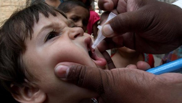 Campaña contra la polio en Pakistán. FOTO: AP