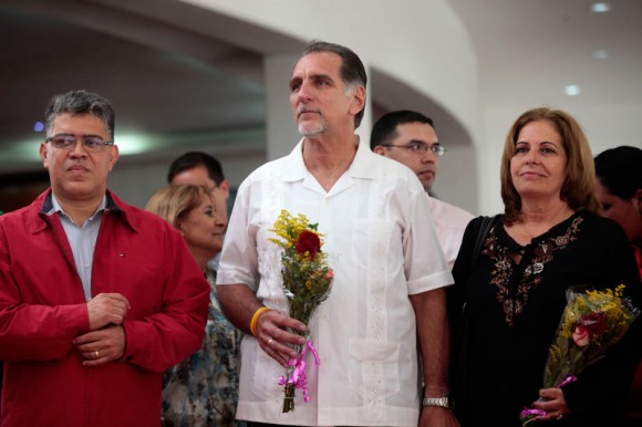 René Gonzalez a su llegada a Venezuela. Foto: AVN