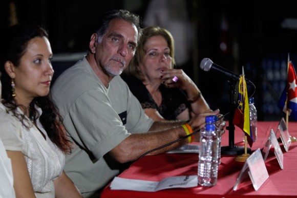 Visita del héroe cubano René González al 23 de Enero